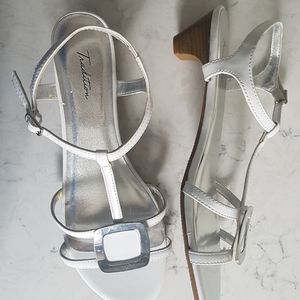 Cute retro white sandal. Size 10